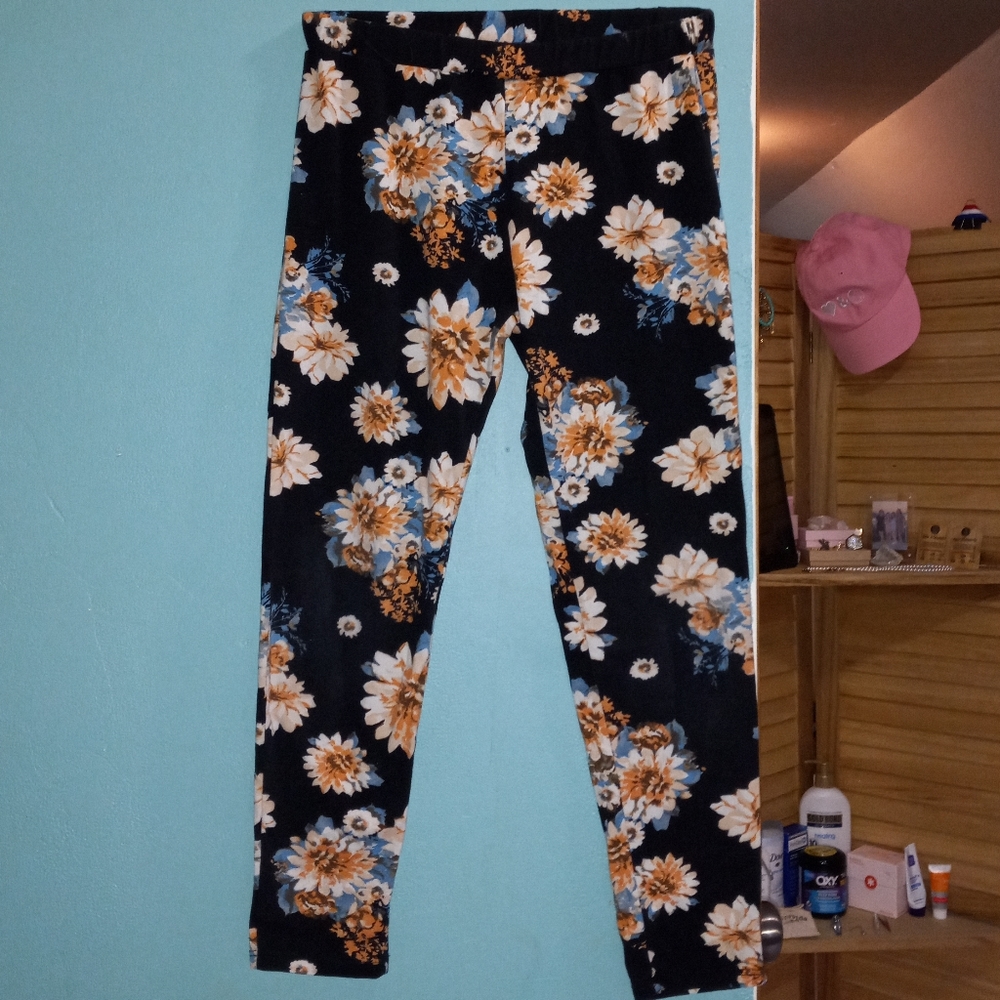 Love on tap floral leggings